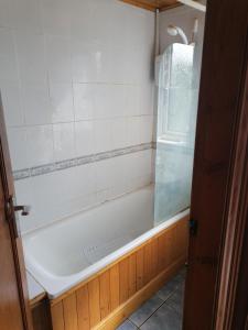 a bath tub in a bathroom with a window at Vob Property 76 in Hither Green