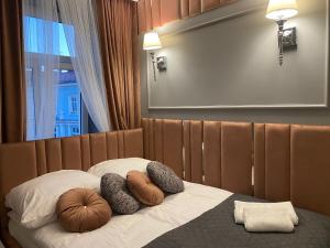 Posteľ alebo postele v izbe v ubytovaní Family & Business Sauna Apartments Sienkiewicza Wesoła No3 - No4 Centrum Downtown - 1-2 Bedroom with Private Sauna, Parking