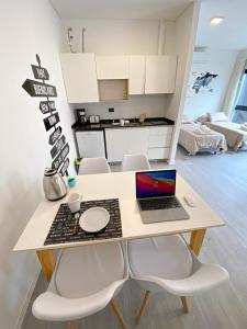 Una cocina o kitchenette en Luxury Apartments