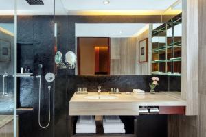 Um banheiro em Radisson Blu Hotel Liuzhou