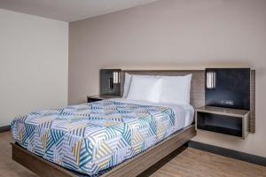 Postel nebo postele na pokoji v ubytování Motel 6-Euless, TX - Dallas