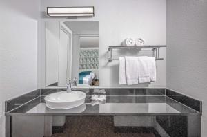 Koupelna v ubytování Motel 6-Euless, TX - Dallas