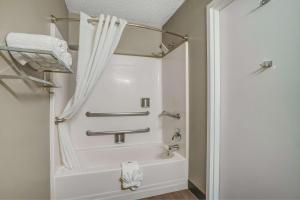Koupelna v ubytování Motel 6-Euless, TX - Dallas
