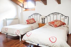 Postel nebo postele na pokoji v ubytování La Caseta de Sastre