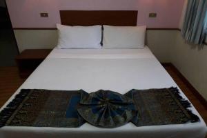 Postel nebo postele na pokoji v ubytování Krabi Grand Hotel