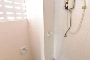 Koupelna v ubytování Krabi Grand Hotel + 37 fotografií