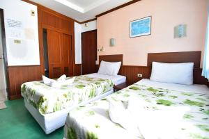 Postel nebo postele na pokoji v ubytování Krabi Grand Hotel