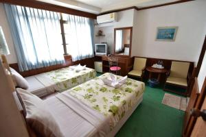 Postel nebo postele na pokoji v ubytování Krabi Grand Hotel