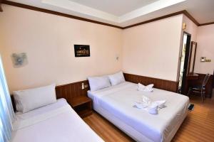 Postel nebo postele na pokoji v ubytování Krabi Grand Hotel