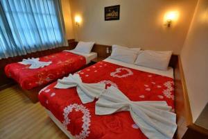 Postel nebo postele na pokoji v ubytování Krabi Grand Hotel