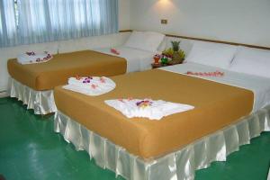 Postel nebo postele na pokoji v ubytování Krabi Grand Hotel