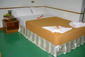 Postel nebo postele na pokoji v ubytování Krabi Grand Hotel