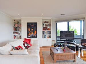 Gallery image of THE ULTIMATE CHILL PILL - FREE WIFI & FOXTEL in Inverloch