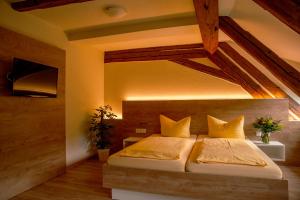 Postel nebo postele na pokoji v ubytování Hotel Zum Klosterfischer