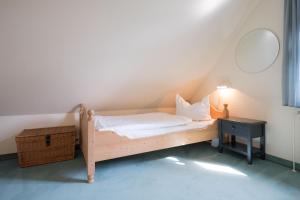 מיטה או מיטות בחדר ב-Ferienhaussiedlung Strandperlen Sanddornhof 5d (Typ IV)
