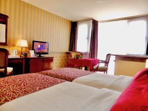 Postel nebo postele na pokoji v ubytování Golden Tulip Hotel de’ Medici