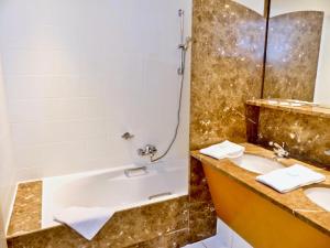 Koupelna v ubytování Golden Tulip Hotel de’ Medici