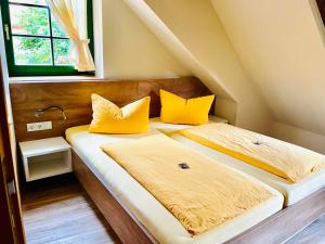 Postel nebo postele na pokoji v ubytování Hotel Zum Klosterfischer