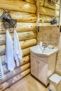 Koupelna v ubytování Etno kuća Apartmani Pesma, Divčibare