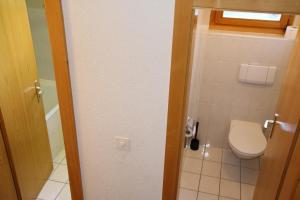 Kúpeľňa v ubytovaní Fontannets QUIET & SUPERIOR chalets by Alpvision Résidences