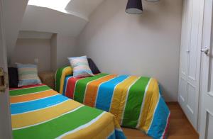 two beds with colorful blankets in a room at Residencial Mondariz Balneario 424 in Mondariz-Balneario +30 photos