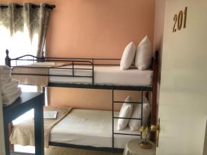 A bed or beds in a room at Guesthouse Monopati - Ξενώνας Μονοπάτι