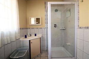 a bathroom with a sink and a shower at Garden Cluster Home in Edenvale in Edenvale +14 photos