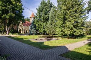 Ogród w obiekcie Ośrodek Szkoleniowo - Noclegowy Chojnik