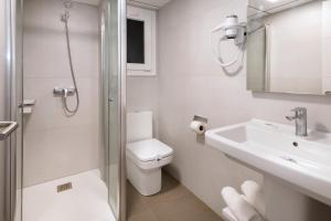 Kúpeľňa v ubytovaní Rentalmar Salou Playa Family Suites & Pool