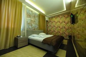 Voodi või voodid majutusasutuse GOLDEN SECONDS Hotel toas