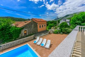 Swimmingpoolen hos eller tæt på Villa Marta