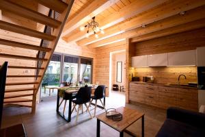 a kitchen and dining room with a table and chairs at Apartamenty Naturapart in Dziwnów