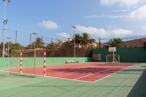 Tenis a/nebo squash v ubytování Résidence Pierre & Vacances Marazul del Sur nebo okolí