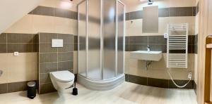 Koupelna v ubytování Apartmány Statek Bezdědice + 37 fotografií