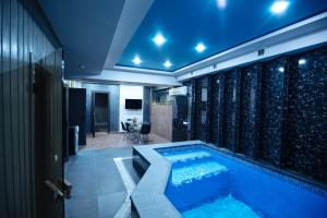 Bassein majutusasutuses GOLDEN SECONDS Hotel või selle lähedal