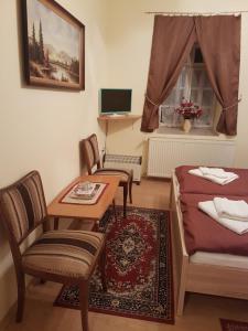 A television and/or entertainment centre at Brezovay Kastély Panzió