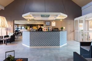Restoran või mõni muu söögikoht majutusasutuses Comfort Hotel Orleans Saran