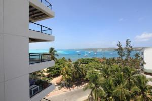 vistas al océano desde un edificio en Apartamento en el Centro de San Andrés Islas con vista al mar- Edificio Bay Point 703, en San Andrés