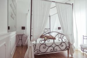 Piccolo Mondo Hotel tesisinde bir odada yatak veya yataklar