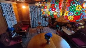 Houseboat New Suzan的休息区