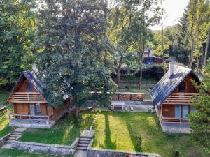 Vonkajšia záhrada v ubytovaní Chatky Lesná
