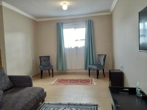 TV a/nebo společenská místnost v ubytování Vikamana Guest House