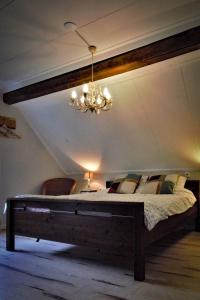 Een bed of bedden in een kamer bij Ferienhaus ROSENHOF Vulkaneifel