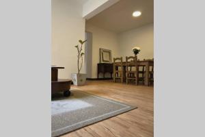 an empty living room with a table and chairs at Departamento Céntrico a metros de Plaza Belgrano in San Salvador de Jujuy