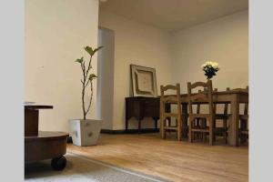 a living room with a table and chairs at Departamento Céntrico a metros de Plaza Belgrano in San Salvador de Jujuy +12 photos