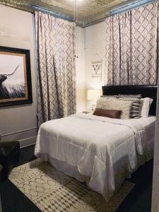 a bedroom with a large bed and a window at The Loft on the Square in Magnolia