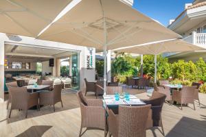 Barceló la Nucía Hills餐厅或其他用餐的地方