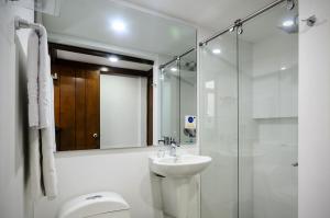 Un baño de Travelers Condominio Plenitud