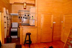 Küche/Küchenzeile in der Unterkunft Severine Cottages and Lounge Ltd