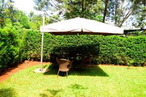 Ein Garten an der Unterkunft Severine Cottages and Lounge Ltd